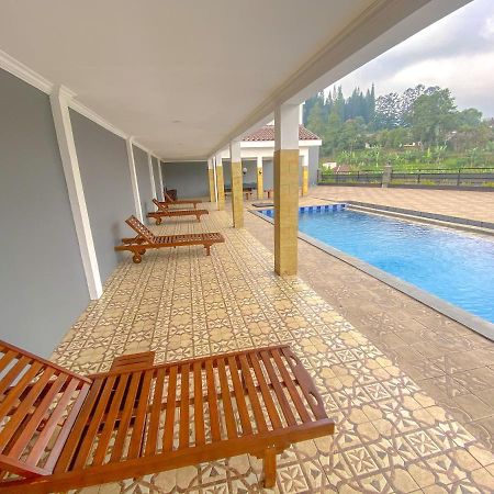 Villa Andalus 3 Puncak Exterior photo
