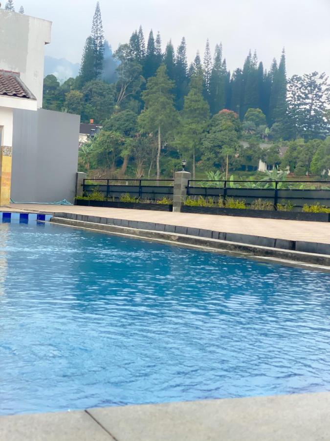 Villa Andalus 3 Puncak Exterior photo